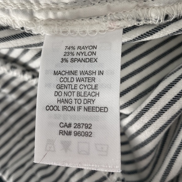 Off-white & grey capris - Picture 4 of 4